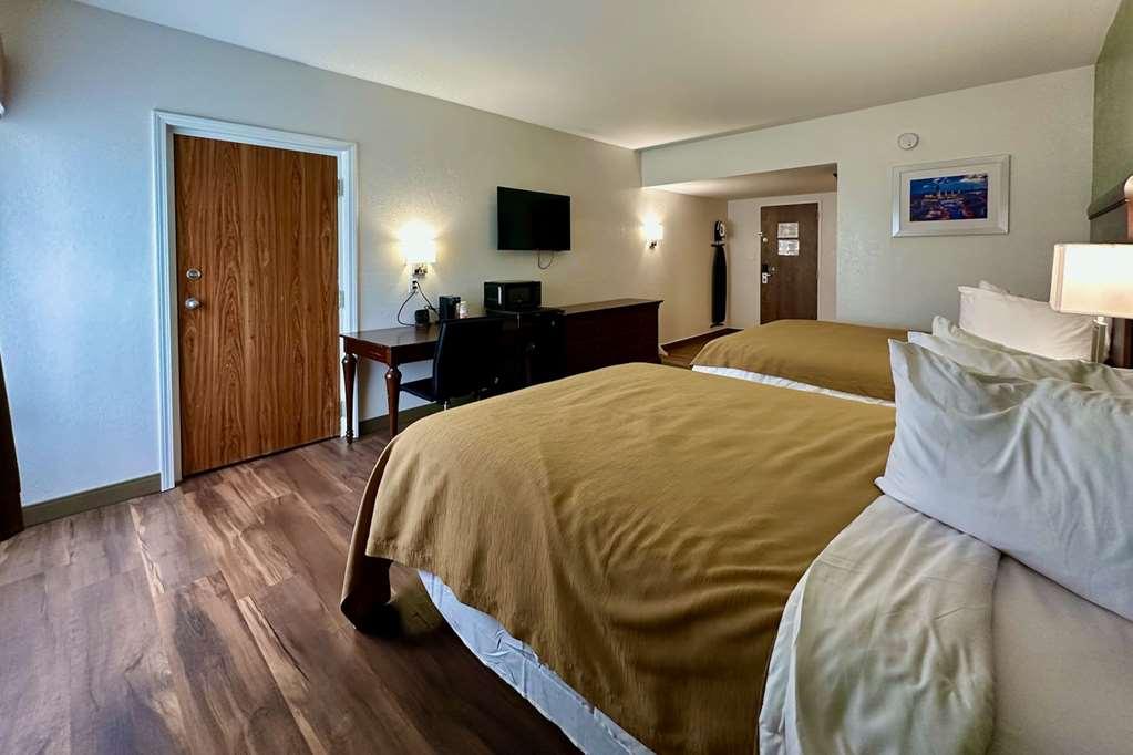 Quality Inn & Suites Albany Airport Latham Room photo